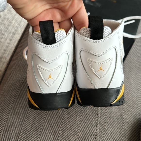 Brand new Jordan True Flight shoes size 1.5Y - Picture 3 of 7